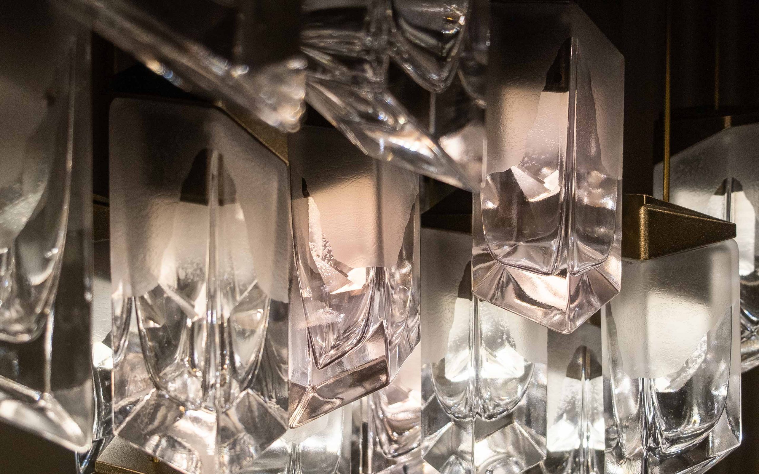 Crystalline-finish-dark-pewter-rose-Haberdashery-18049_v3-slideshow